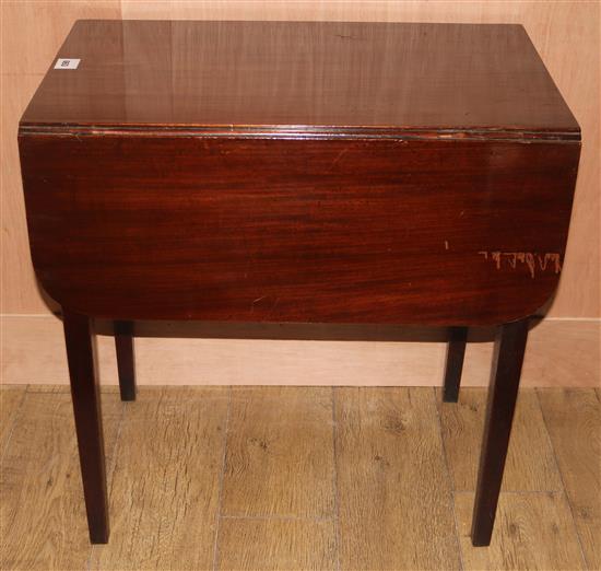 A George III mahogany Pembroke table, W.71cms